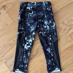 Lululemon Sun Runner Crop leggings size 2 Dusk Dye White Black